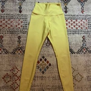 ALO HIGH-WAIST AIRLIFT LEGGING IN SULPHER XS